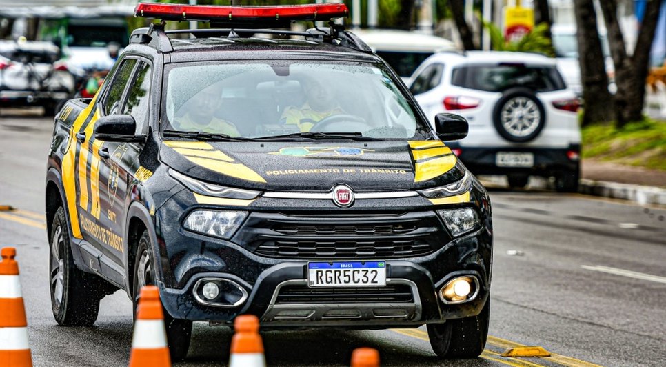 07-05-22-Novo-Samaforo-LED-Camiao-Viatura-SMTT-Foto-Maivan-Fernandez-25_2025-09-14-153454_eyny