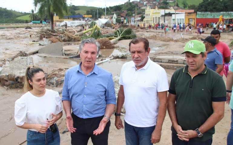 Prefeita Angela Vanessa recebe visita do Senador Collor que garantiu celeridade e apoio do Governo Federal