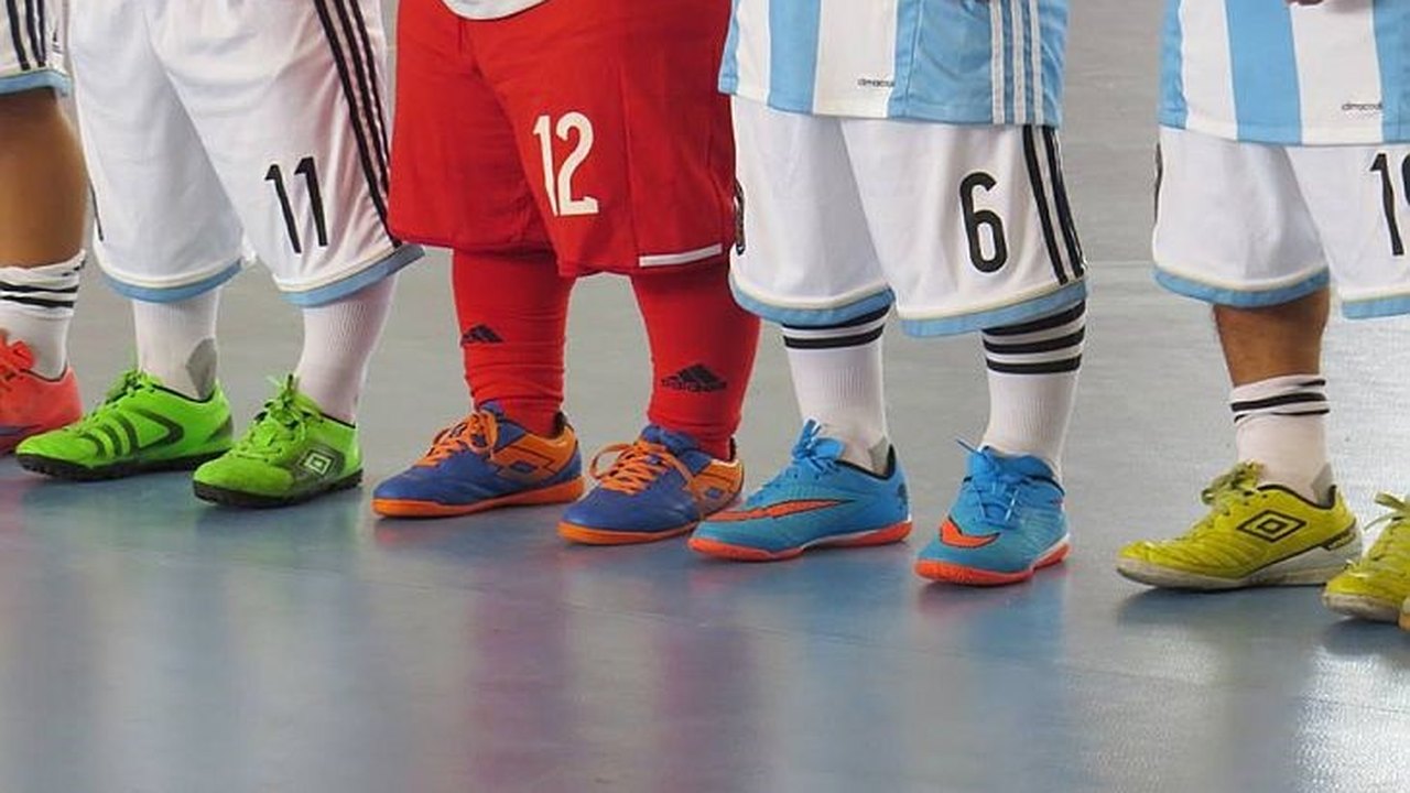 Após sofrer três gols de pênalti,  Paraguai abandona final da Copa do Mundo do Futsal de Nanismo alegando 'roubo'