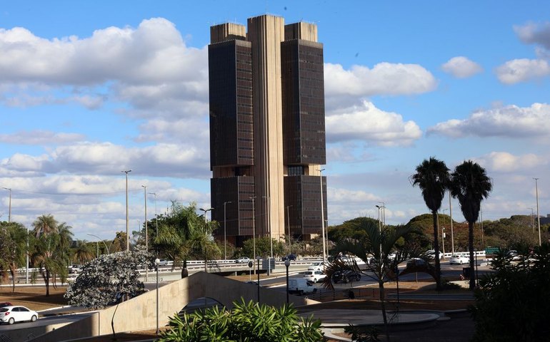 Copom mantém juros básicos da economia em 15% ao ano