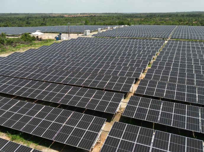 Economia, praticidade e sustentabilidade: cinco benefícios da energia solar por assinatura