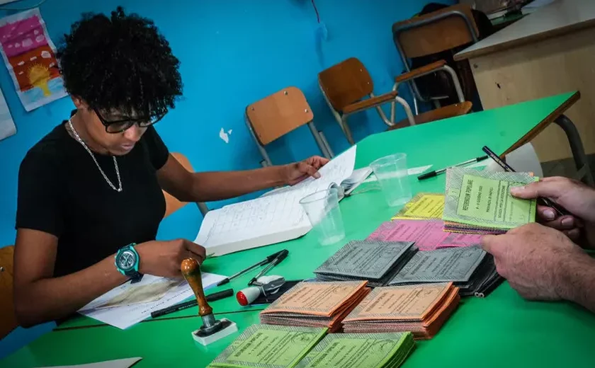 Presença eleitoral em 1º dia de referendos na Itália é de 16%