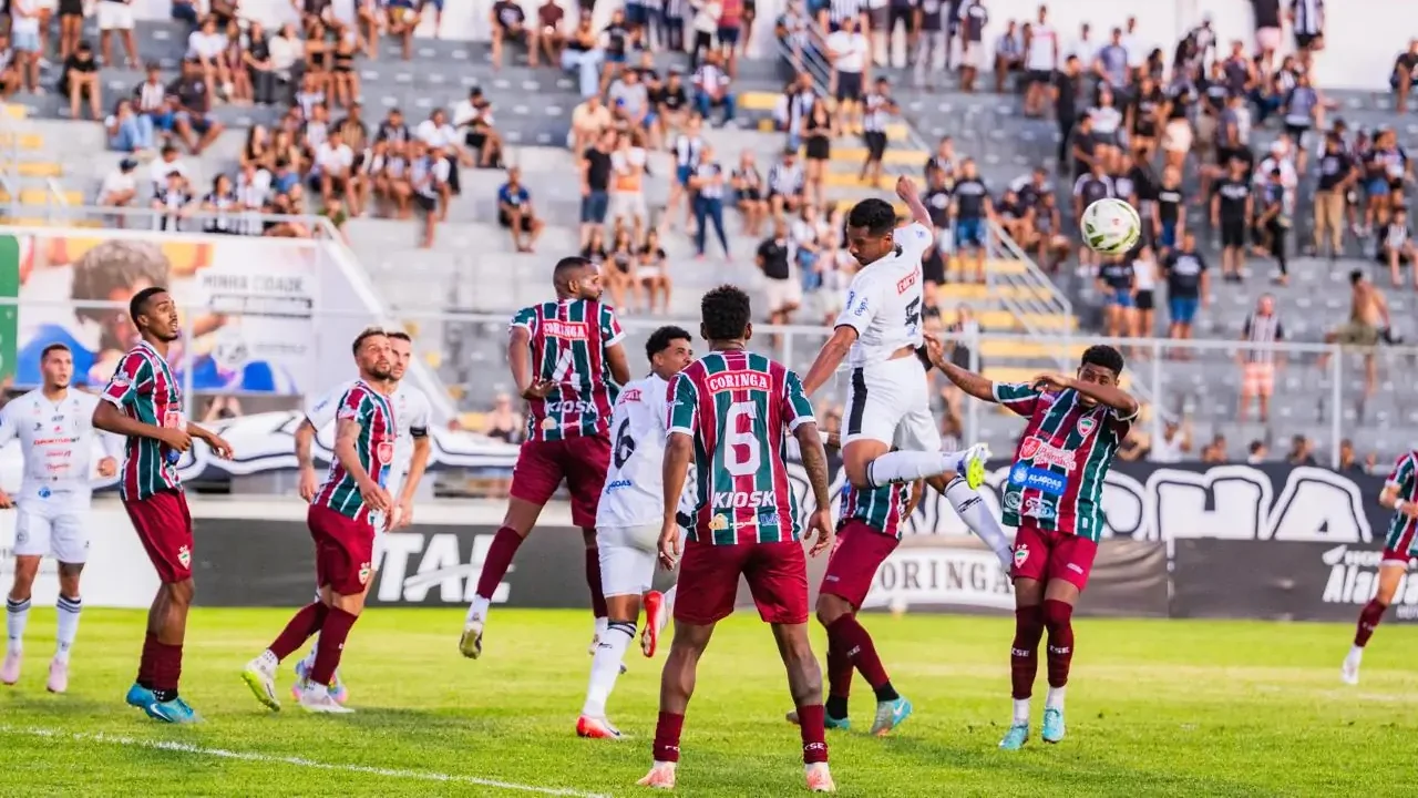 Clássico das Copas termina sem gols e decisão da liderança fica para a última rodada