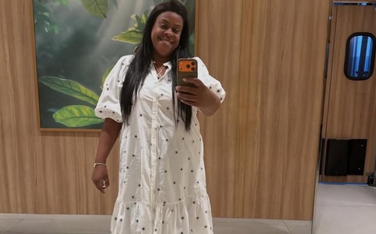 Cacau Protásio sofre cegueira temporária e é atendida em hospital