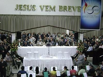 Igreja reunida para celebração da Santa Ceia