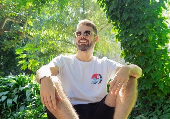 Matheus Costa fala de repercussão do apartamento com luzes neon e revela pedido ao arquiteto: 'Espero inspirar'
