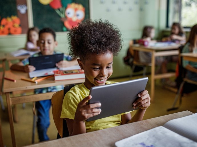 Telas na escola: como a digitalização muda o ensino fundamental