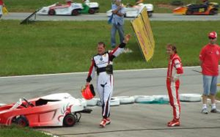 Michael Schumacher continua em “estado crítico mas estável”