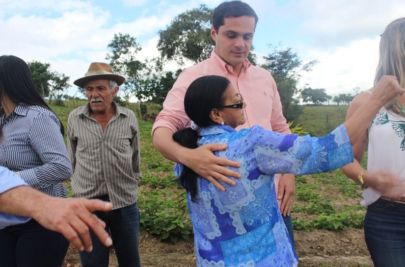 Famílias em Quebrangulo recebem nascente revitalizada e poço artesiano