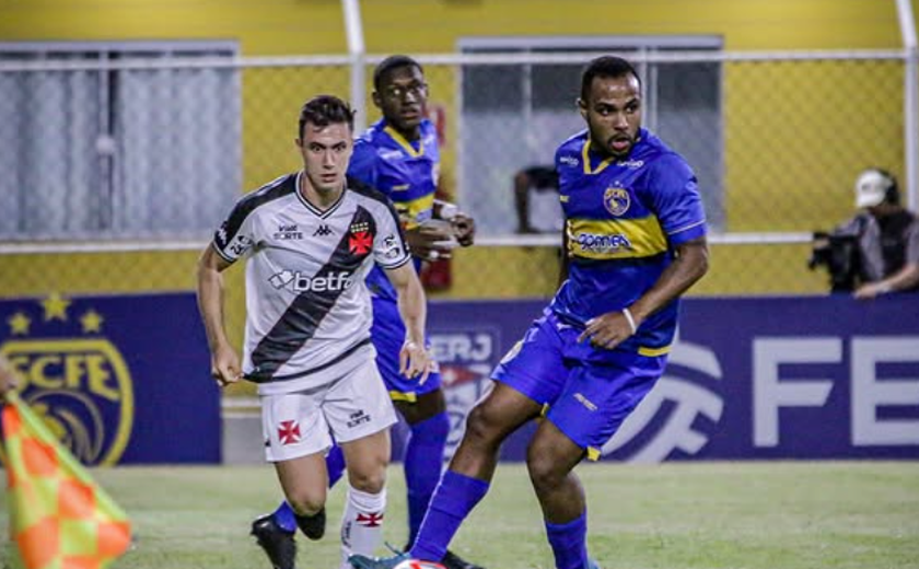 Sem Coutinho, Vasco apresenta futebol pobre, empata com Sampaio Corrêa e é vaiado