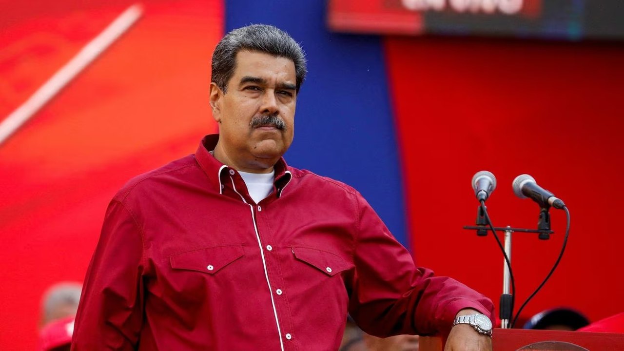 Com Maduro mal posicionado em pesquisas de intenção de votos, Venezuela dificulta registro de eleitores no exterior 