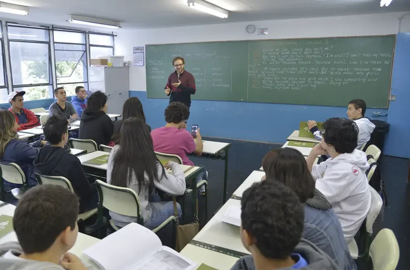 Piso do magistério tem reajuste de 5,4% e vai a R$ 5,1 mil em 2026