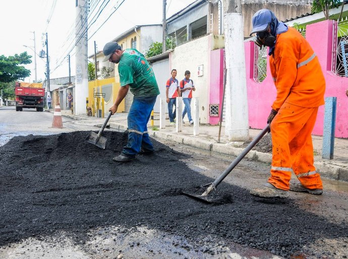 Prefeitura de Maceió executa serviços de manutenção em vias