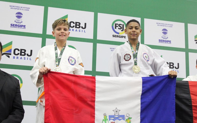 Atletas do projeto Na Base do Esporte brilham com cinco medalhas no Brasileiro de Judô