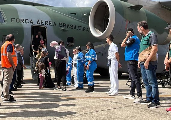 Oitavo voo com brasileiros repatriados do Líbano chega ao país