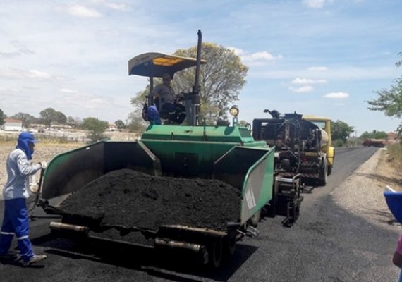 Governo entrega cerca de 20 km de estradas recuperadas no Sertão quinta-feira (29)