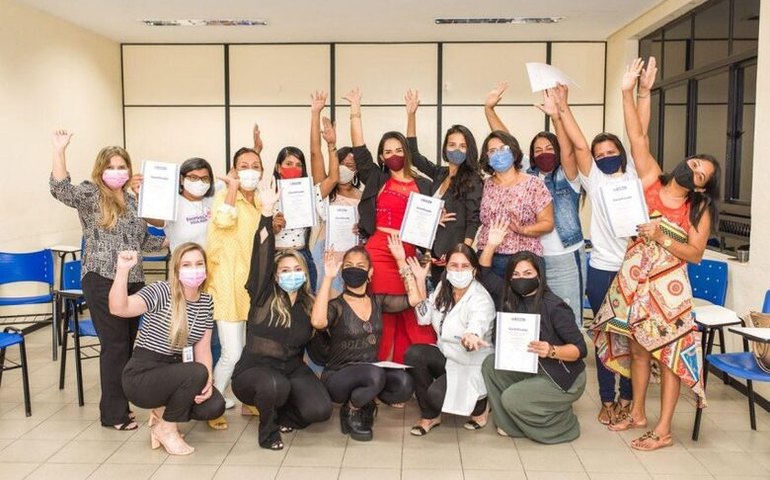 Programa Emprega Mulher forma a primeira turma de mulheres em situação de vulnerabilidade social