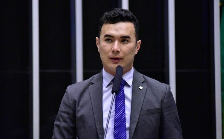 Projeto proíbe tomadas de energia elétrica em áreas acessíveis aos presos nos presídios