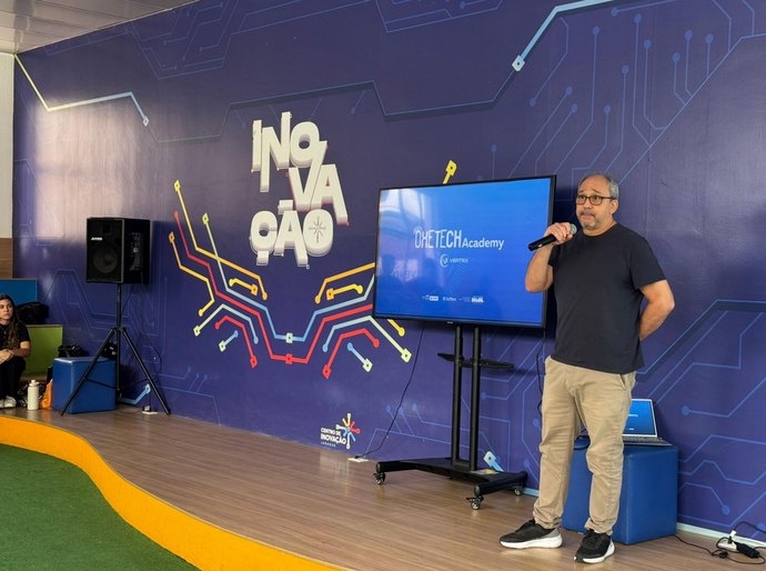 Imersão capacita instrutores de dez municípios para preparação do OxeTech Academy