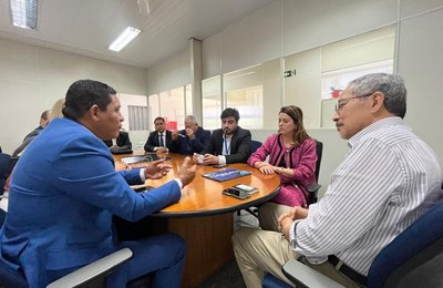 Prefeito Júlio Cezar e secretária de Estado Caroline Balbino visitam Embu das Artes em São Paulo