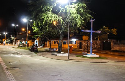 Bairro de Ipioca é beneficiado com reforço na iluminação