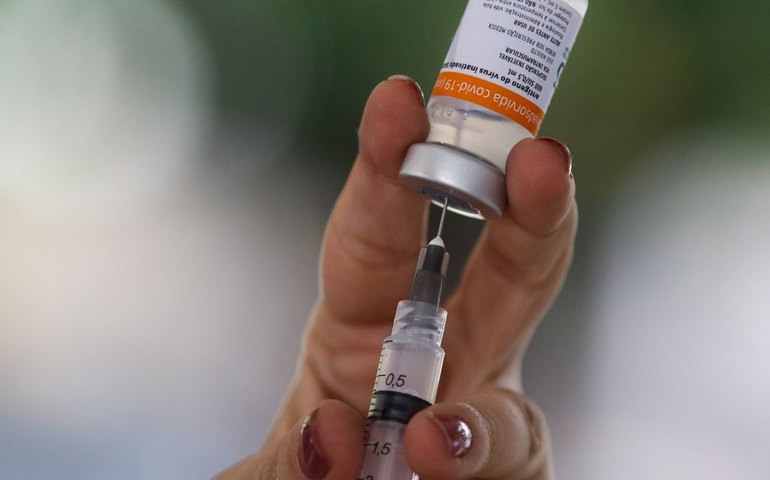 Há 5 anos, Brasil aplicava primeiras doses de vacina contra a covid-19