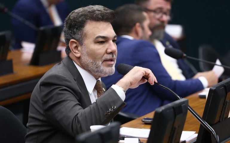 CCJ aprova projeto que permite compra anual de táxi com isenção de imposto