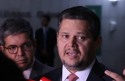 Alcolumbre envia PEC do fim da escala 6x1 para CCJ do Senado