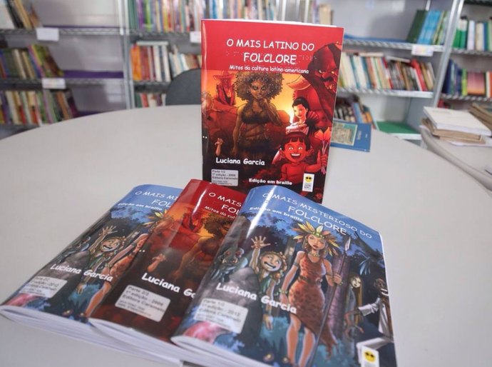 Biblioteca de Campo Alegre recebe doação de livros que enriquecem o acervo da instituição