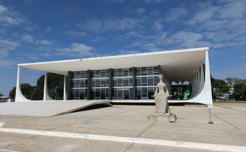 Deputados pedem ao STF suspensão de PEC que limita decisões da Corte