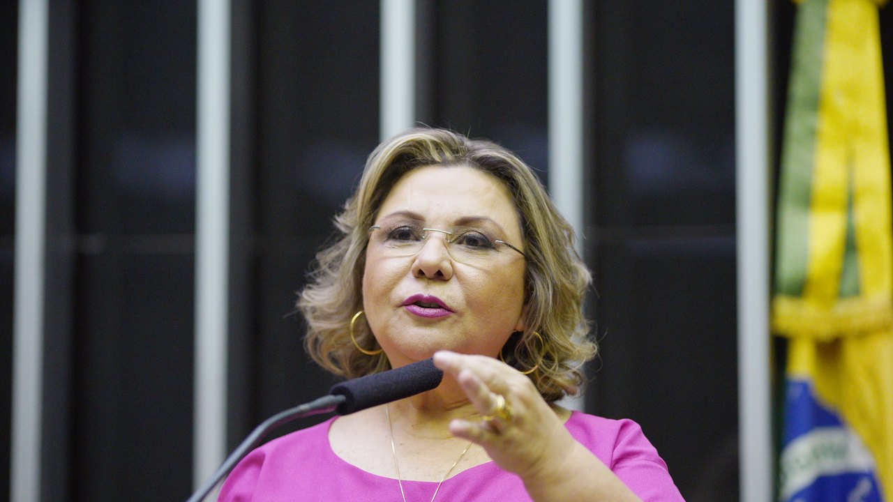 Tereza Nelma vota favorável para assegurar 100% dos recursos do Fundeb para o ensino público