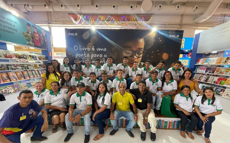 Alunos da rede municipal de Branquinha visitam Bienal do Livro