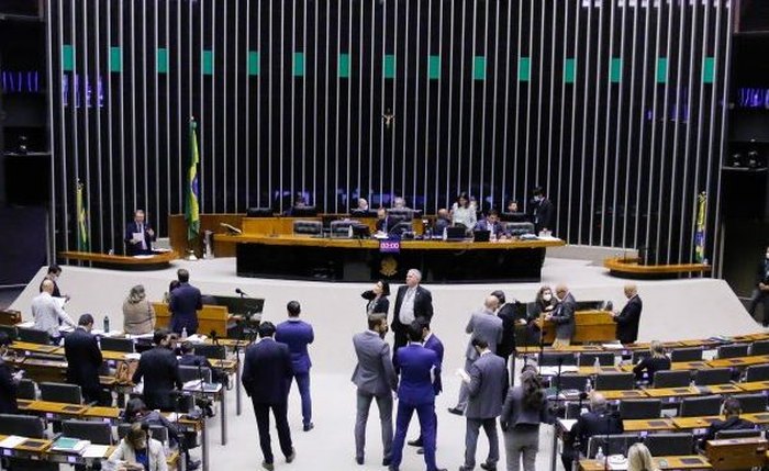 Em sessão do Plenário, deputados analisam projetos em pauta Fonte: Agência Câmara de Notícias Em sessão do Plenário, deputados analisam projetos em pauta Fonte: Agência Câmara de Notícias