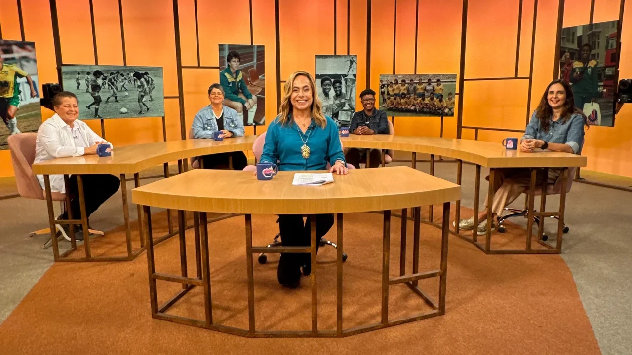 Sem Censura, da TV Brasil, recebe pioneiras do futebol feminino a um ano da Copa do Mundo da modalidade no país
