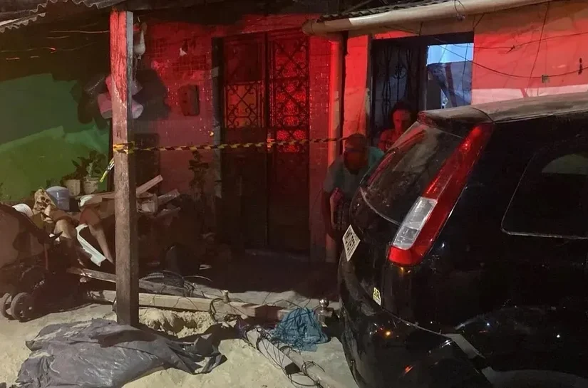 Criança de 2 anos morre após carro invadir calçada no Vergel