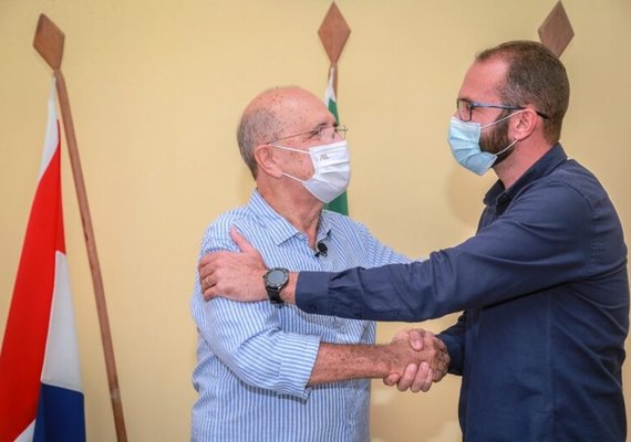 Prefeito Ronaldo Lopes empossa novo Secretário de Saúde de Penedo