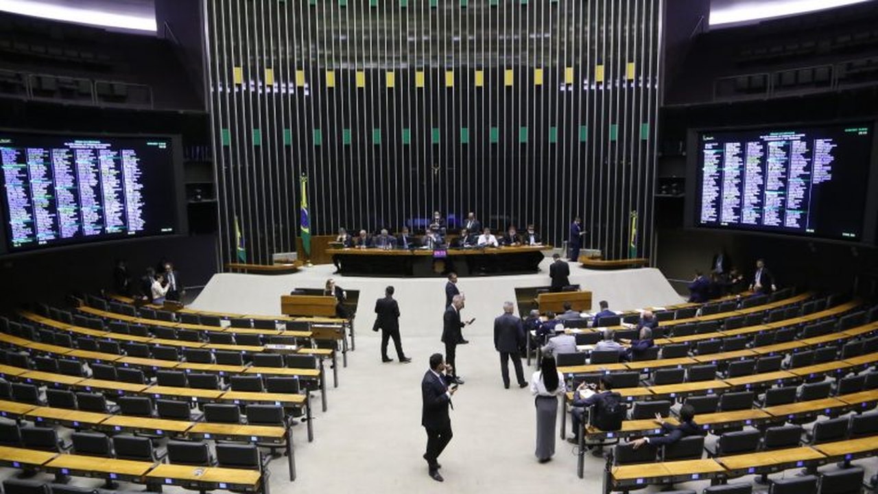 Câmara aprova texto-base de programa para acelerar análises de benefícios do INSS
