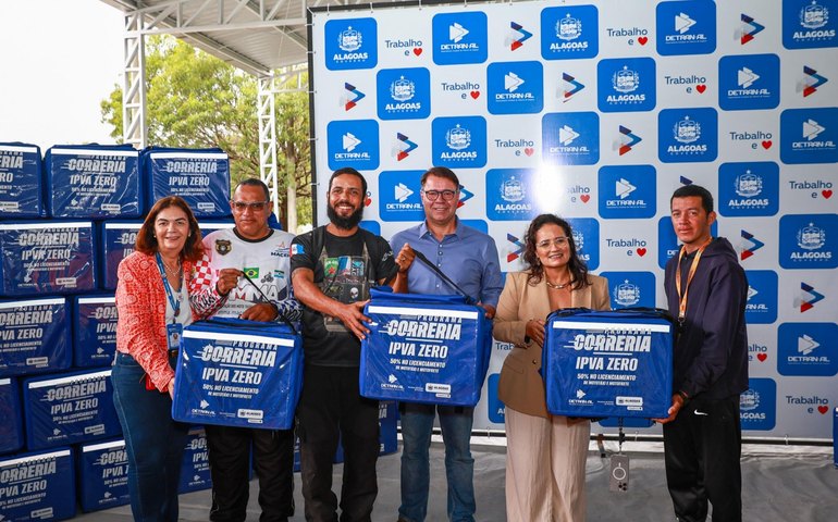 Motociclistas profissionais recebem treinamento e 250 bags térmicas do Detran Alagoas