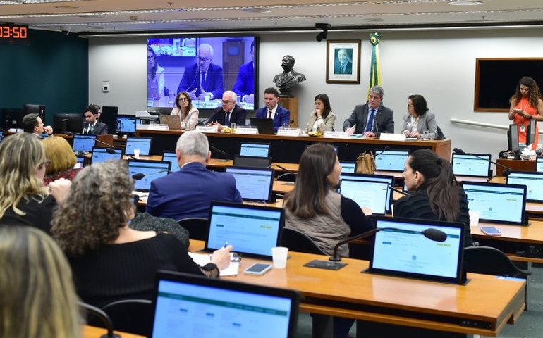 Governo defende Plano Nacional de Educação com meta de 3 milhões de matrículas em cursos de qualificação profissional