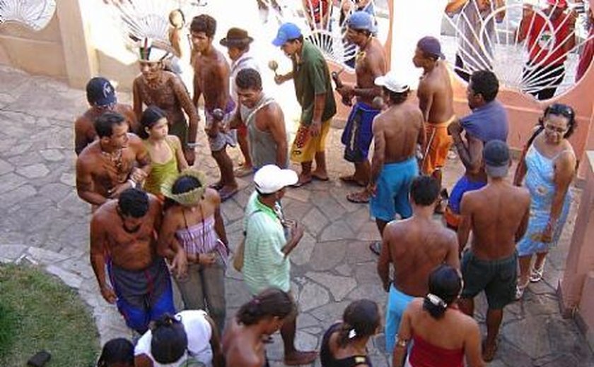 Índios ocupam Secretaria de Educação e pedem melhorias em escola