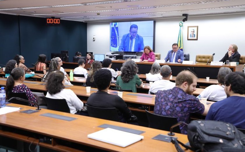 Professora afirma que investir em cursos para idosos desacelera envelhecimento e reduz risco de violência