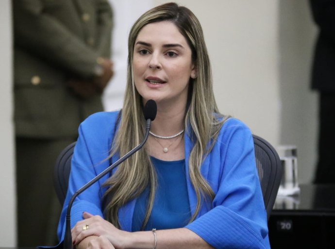 Sâmea Mascarenhas cobra entrega de casas do conjunto habitacional Edson Novaes
