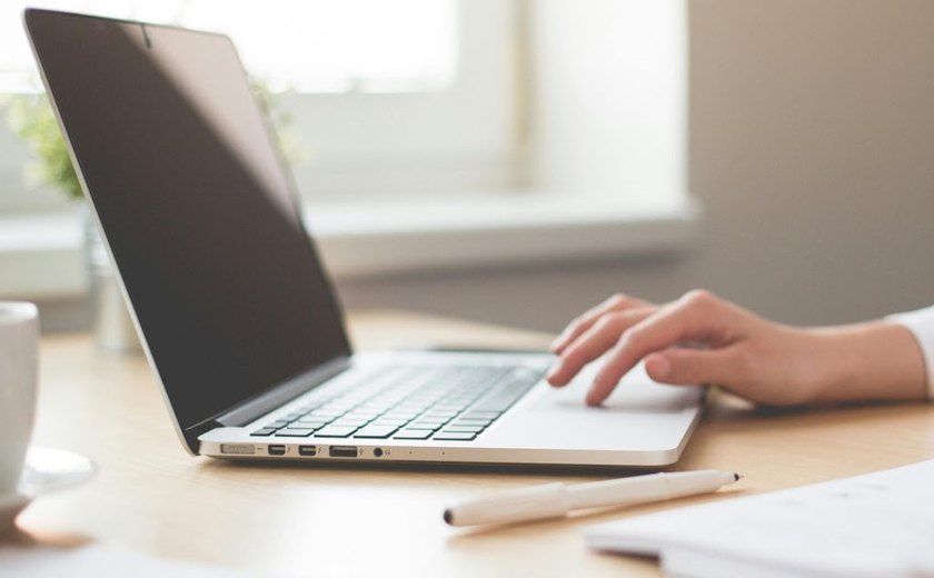 Mulher teve suas imagens compartilhadas em um site de acompanhantes