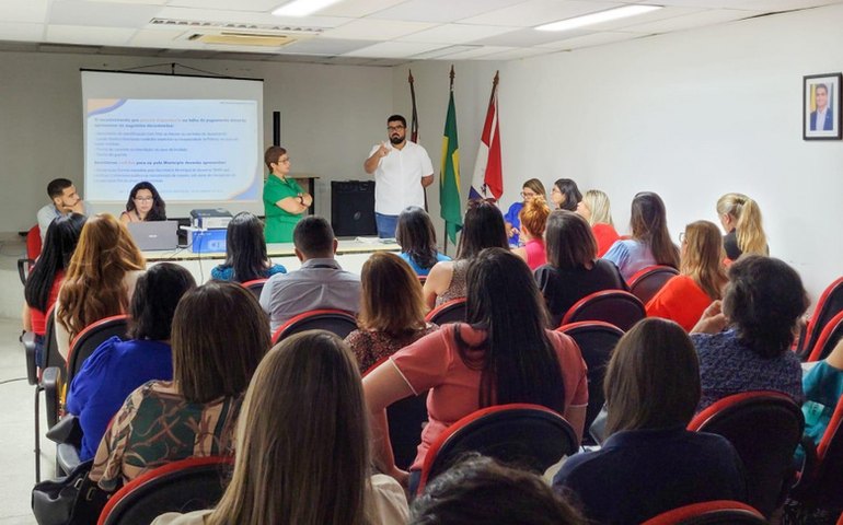 Secretaria Municipal de Gestão promove capacitação sobre recadastramento dos servidores públicos municipais