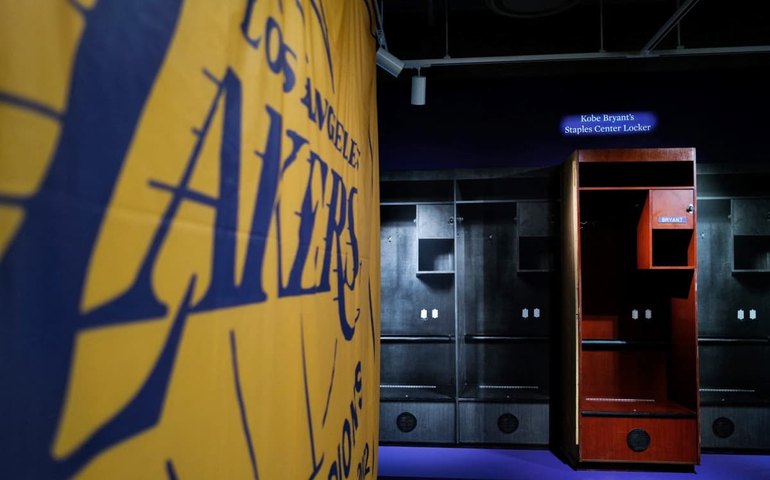 Armário de Kobe Bryant no ginásio do Los Angeles Lakers é leiloado por R$ 16,5 milhões