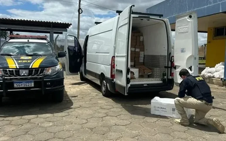 PRF apreende mais de 1,6 tonelada de salmão e atum sem nota em São Sebastião