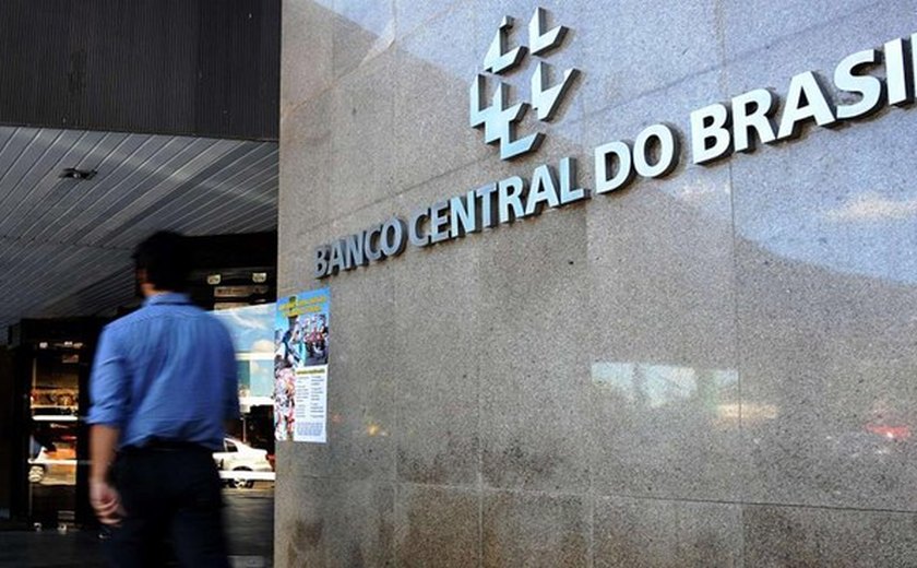 Mercado vê comunicado mais duro do BC e mantém previsão de Selic em 15% até dezembro