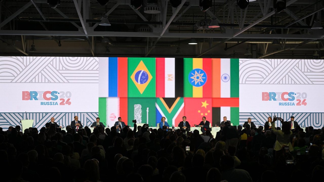 Especialista espera maior impulso na cooperação do BRICS da presidência brasileira em 2025