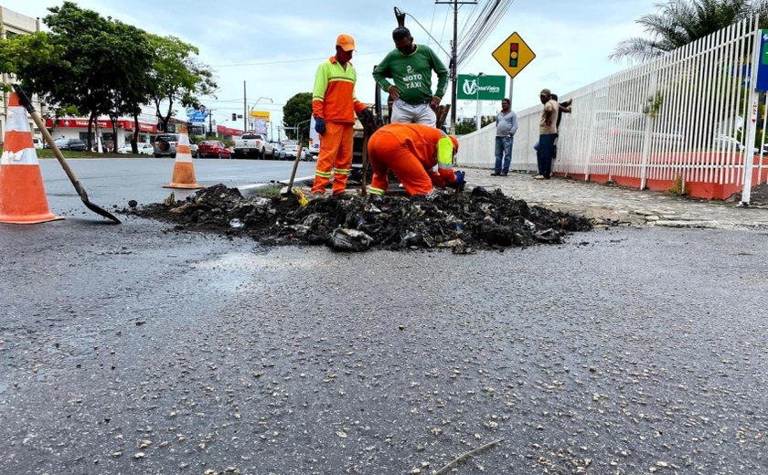 Prefeitura de Maceió intensifica ações de desobstrução da rede de drenagem