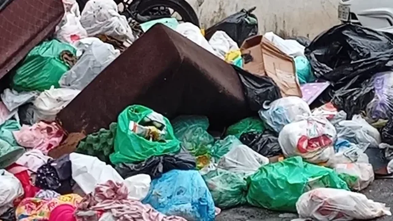 Maceió da propaganda x Maceió da realidade: lixo nas ruas desmonta discurso de eficiência da gestão JHC e Rodrigo Cunha